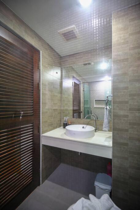 Luxury Living In Heart Of Nimman Apartment Chiang Mai Exterior photo