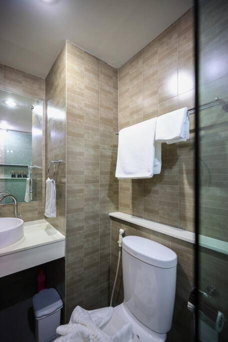 Luxury Living In Heart Of Nimman Apartment Chiang Mai Exterior photo